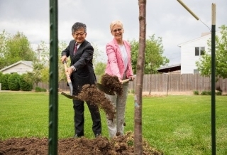 Consul-General MIKAMI Yoichi attends a Cherry Tree Planting Ceremony in Westminster (May 16, 2022)