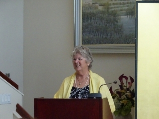 Consul-General MIKAMI hosts Award Ceremony for Ms. Nancy Todd (July 7, 2022)