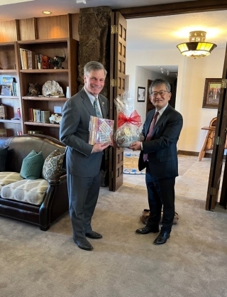 Consul-General Mikami and others attended a luncheon hosted by Governor Gordon of Wyoming (March 2, 2023)