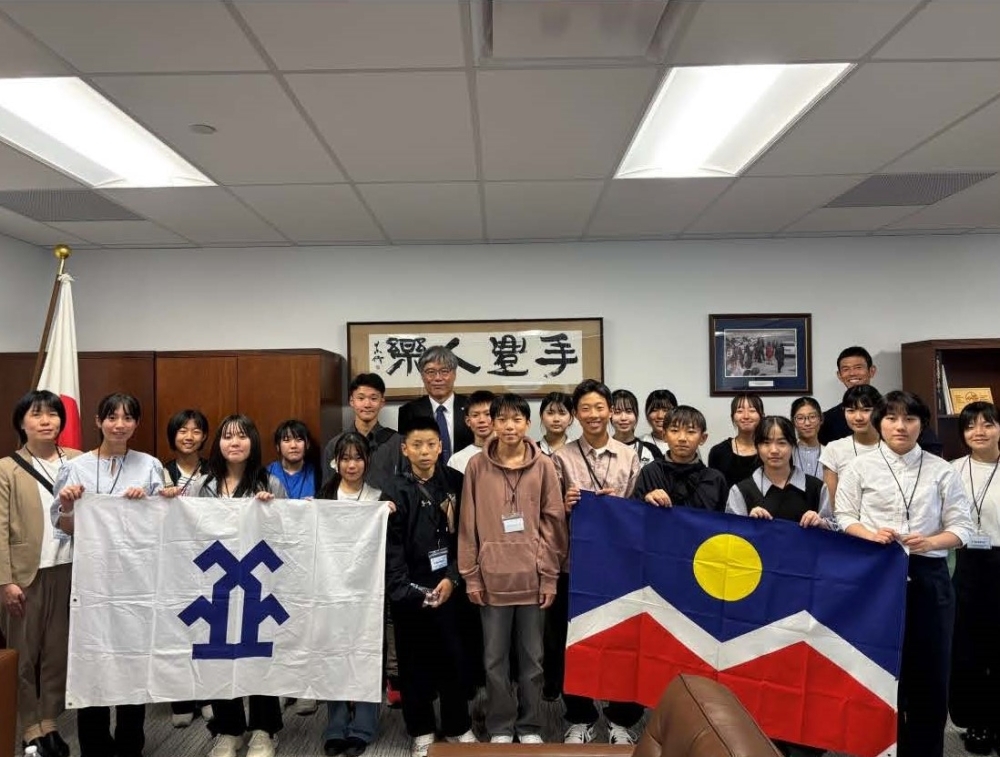 Takayama City Students Visit the Consulate-General (August 7, 2025)